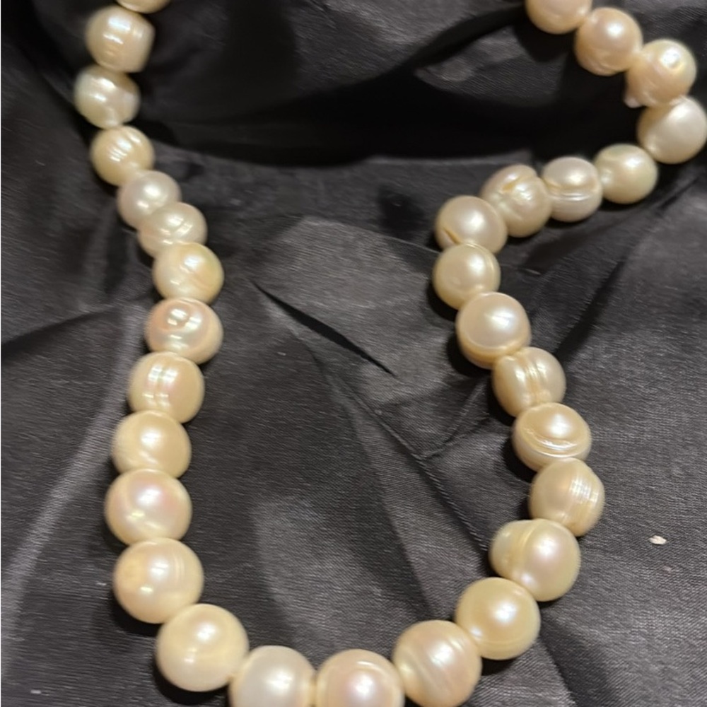 Natural South Seas 9mm to 11mm Pearl necklace